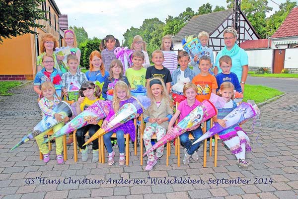 Franz, Lennert, Moritz, Konrad, Anton Gustav, Fabian, Samuel Friedrich, Julian, Pia Angelique, Amelie, Kimberly Charlene, Alexandra Marie, Rosalie, Josephine, Ann-Shirley, Lillemor, Tabea, Viven, Emilia, Ellen; Lehrerin: Frau Lewerenz, Erzieherin: Frau Hylla
